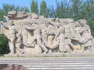 Памятник героям